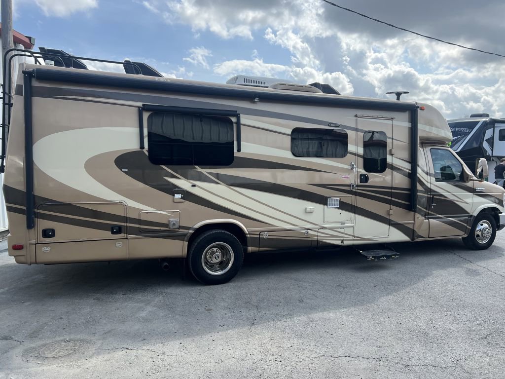 Used 2017 Ford E-450 and Econoline 450 Super Duty w/ Motorhome Prep Package image 40