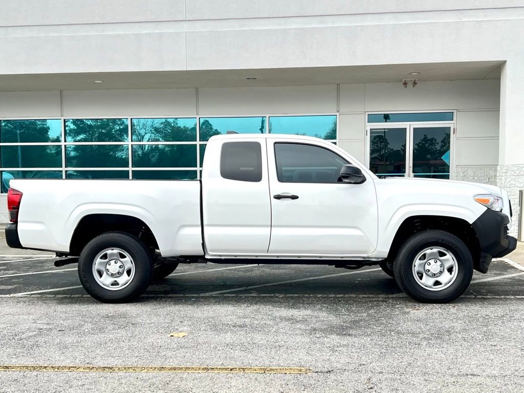 Used 2022 Toyota Tacoma SR image 3