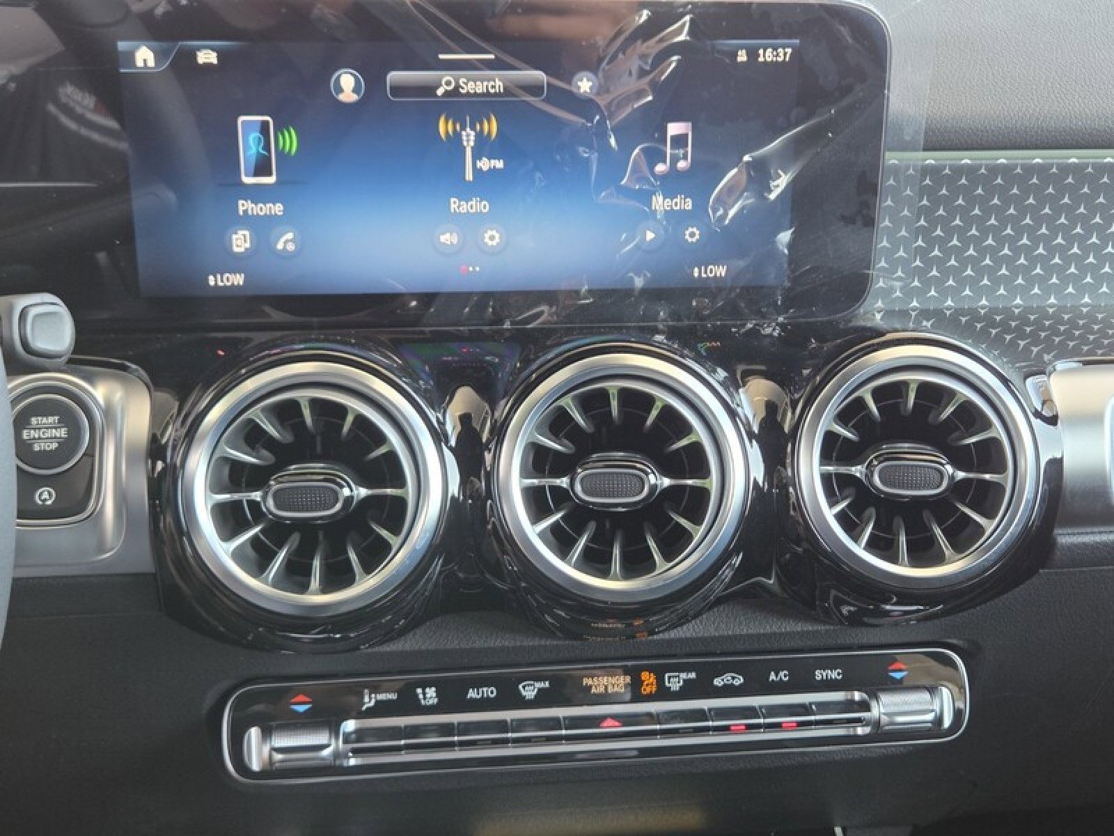 New 2025 Mercedes-Benz GLB 250 image 22