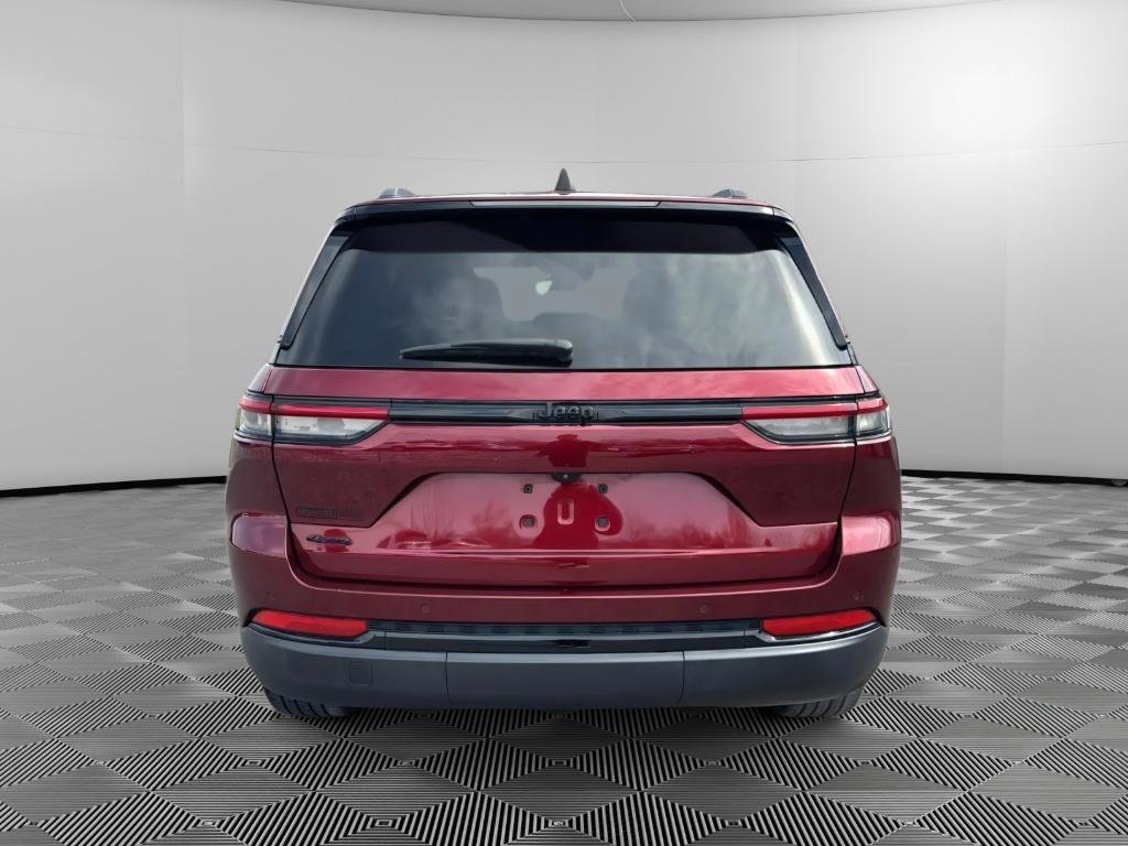 Used 2023 Jeep Grand Cherokee Altitude image 8