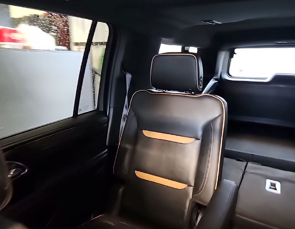 Used 2023 GMC Yukon XL AT4 w/ AT4 Premium Package AWD/4WD image 10