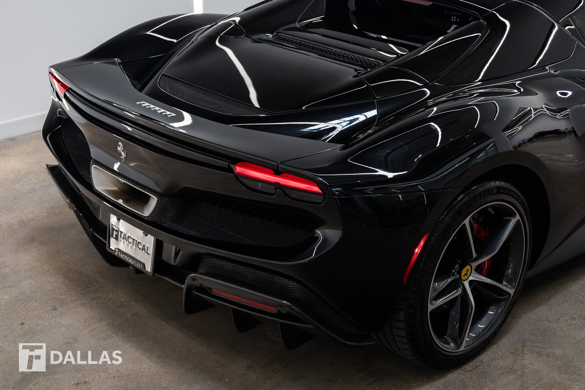 Used 2023 Ferrari 296 GTS RWD image 17