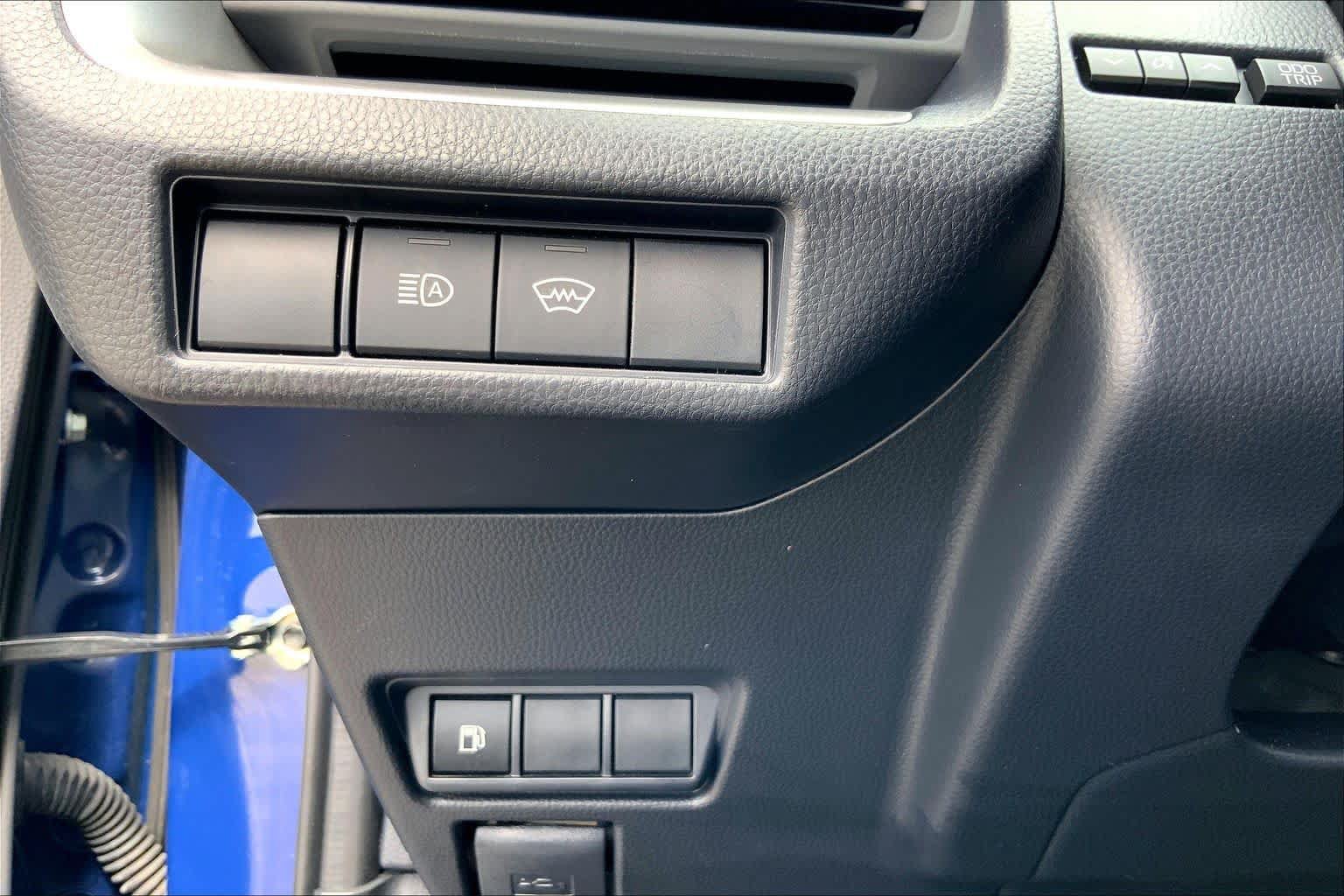 Used 2025 Toyota Prius LE FWD image 33