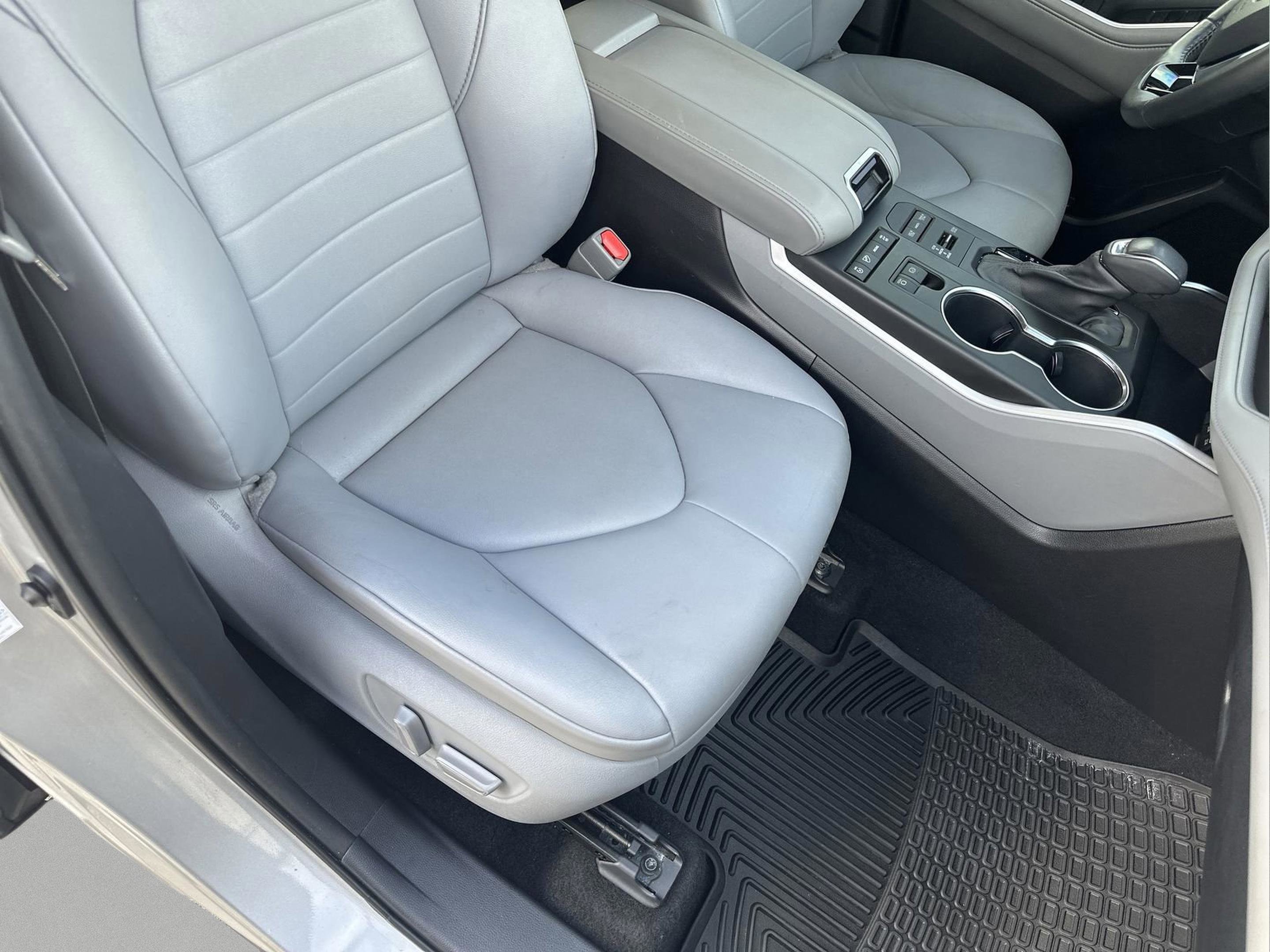 Used 2021 Toyota Highlander XLE image 18