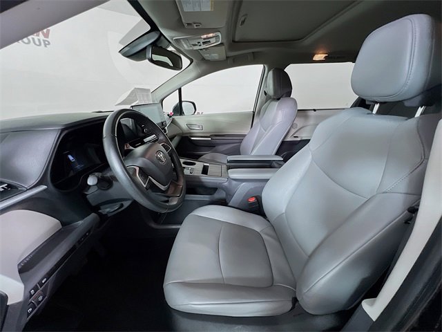 Used 2024 Toyota Sienna XLE image 10