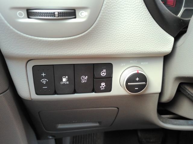 Used 2019 Kia Soul EV + w/ Sun & Fun Package image 34