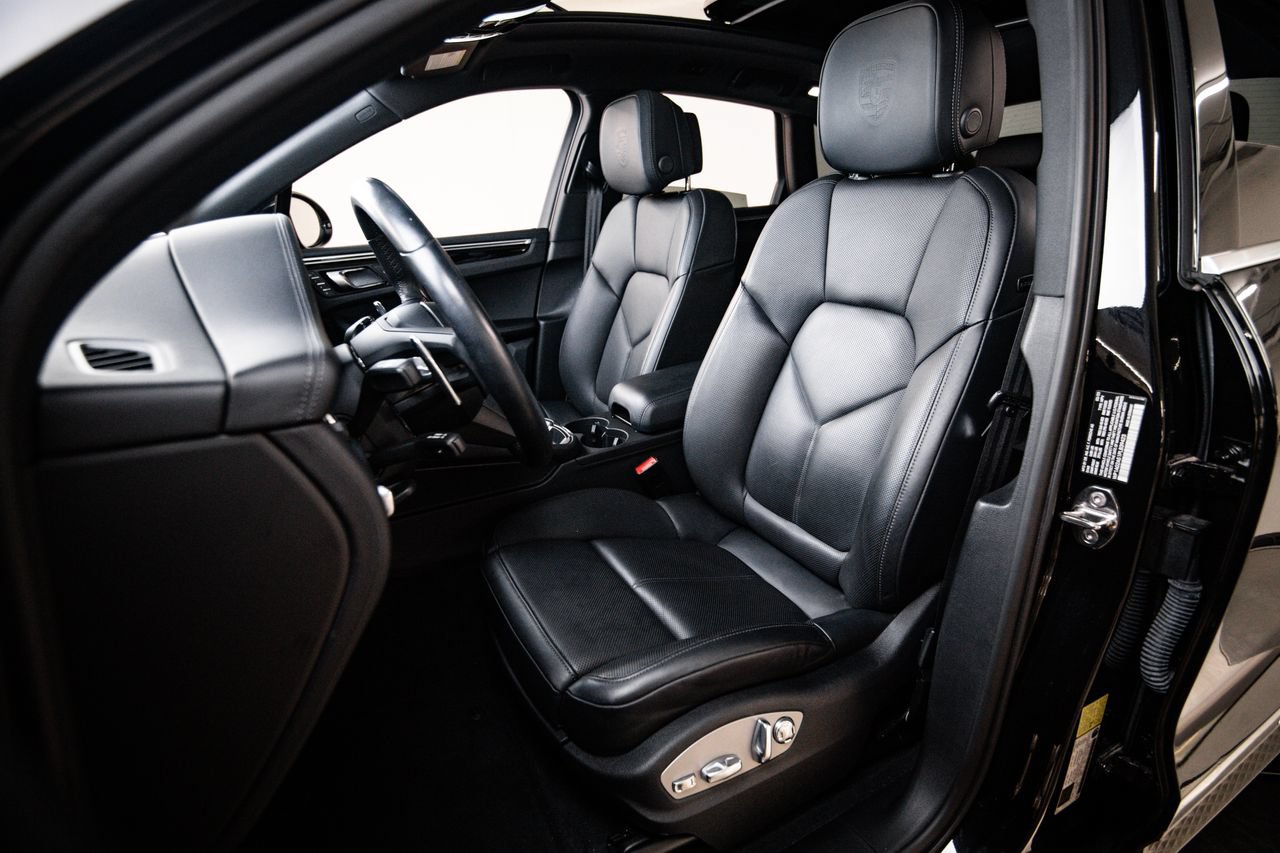 Certified 2023 Porsche Macan S AWD/4WD image 5