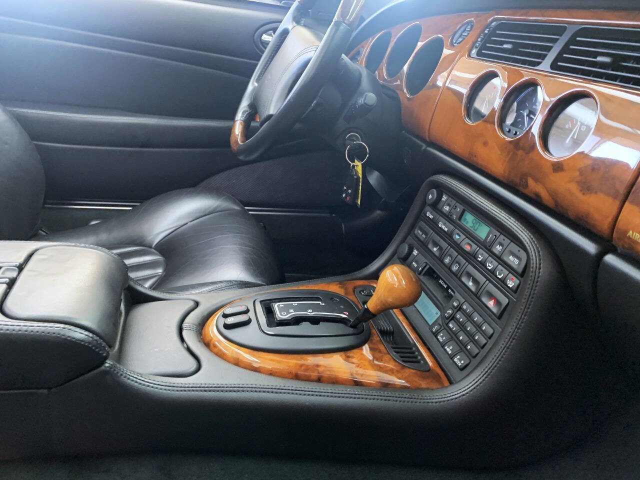 Used 2000 Jaguar XK8 Convertible image 20