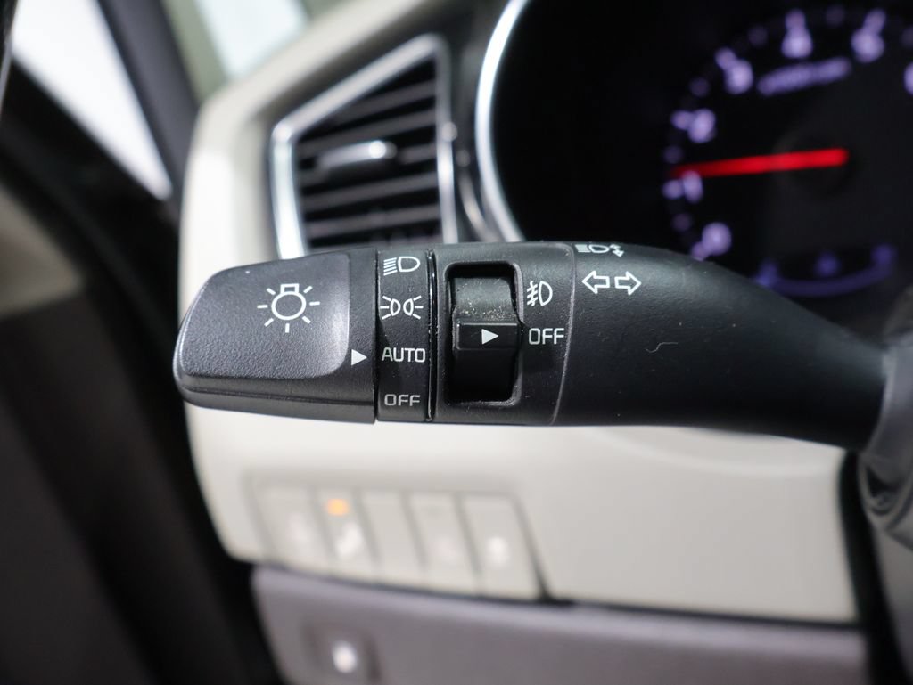 Used 2015 Kia Sedona SX Limited FWD image 33