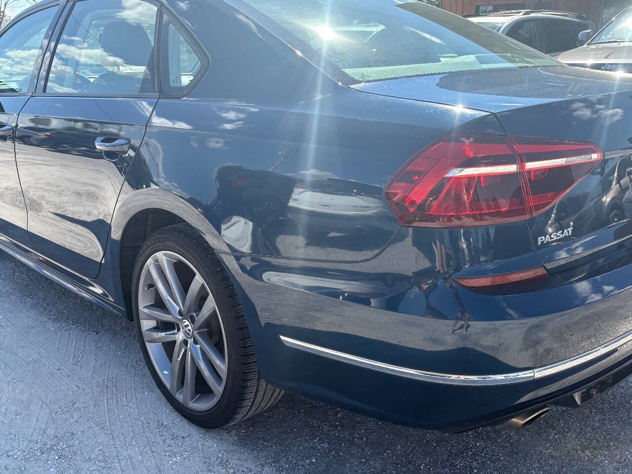 Used 2018 Volkswagen Passat 2.0T R-Line FWD image 7