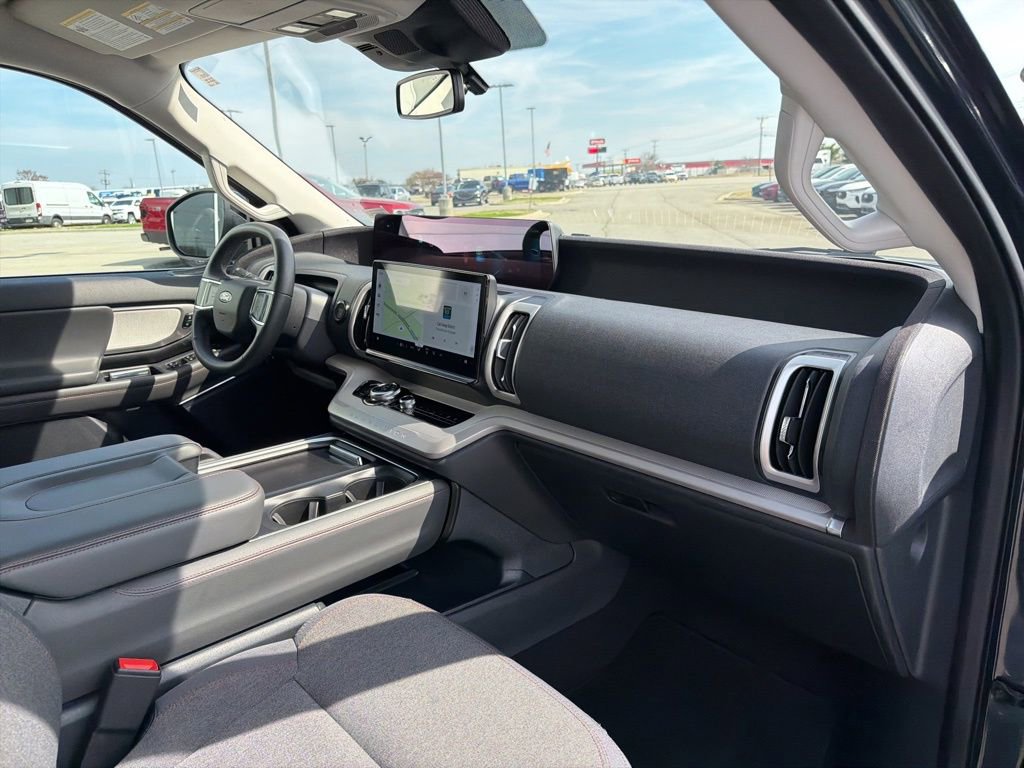 Certified 2025 Ford Expedition Active image 22