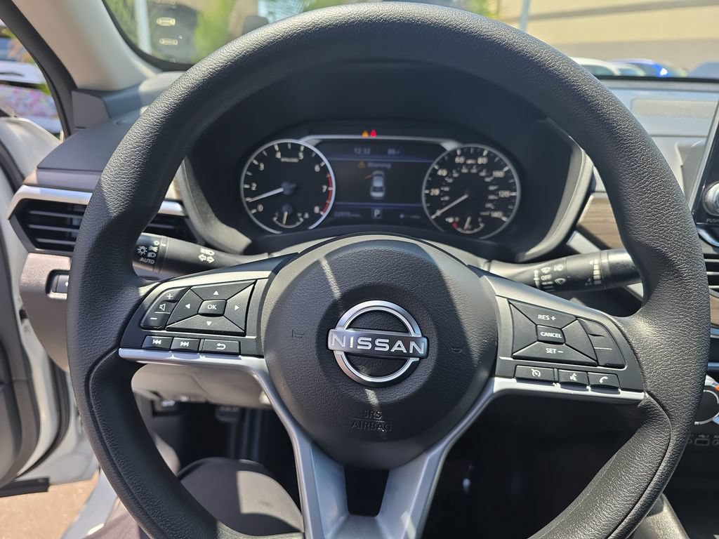 Used 2025 Nissan Altima 2.5 SV FWD image 13