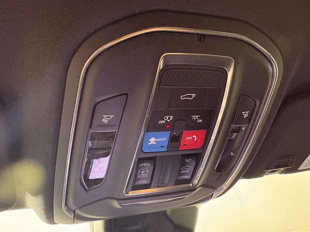 New 2027 Jeep Grand Cherokee Altitude RWD image 36