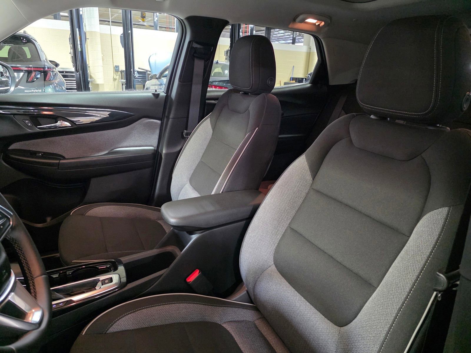 Used 2024 Chevrolet TrailBlazer LT w/ Convenience Package image 2