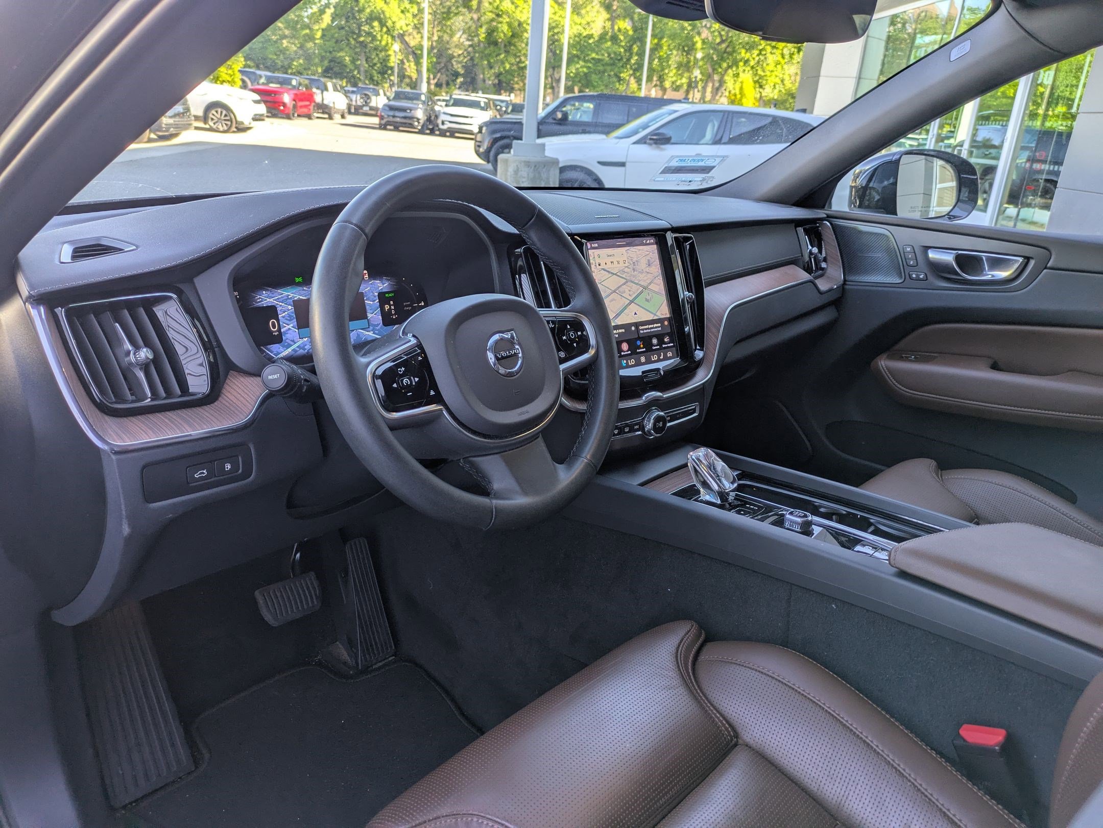Used 2023 Volvo XC60 T8 Ultimate w/ Climate Package AWD/4WD image 14