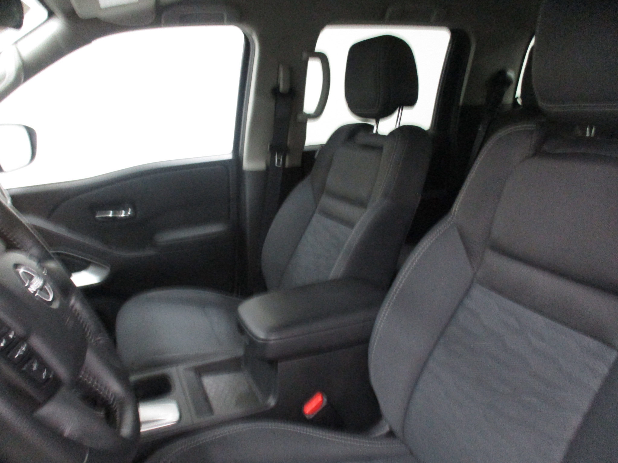 Used 2023 Nissan Frontier SV w/ SV Convenience Package AWD/4WD image 16