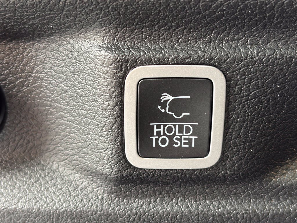 Used 2023 Jeep Grand Cherokee L Laredo w/ Luxury Tech Group I AWD/4WD image 14