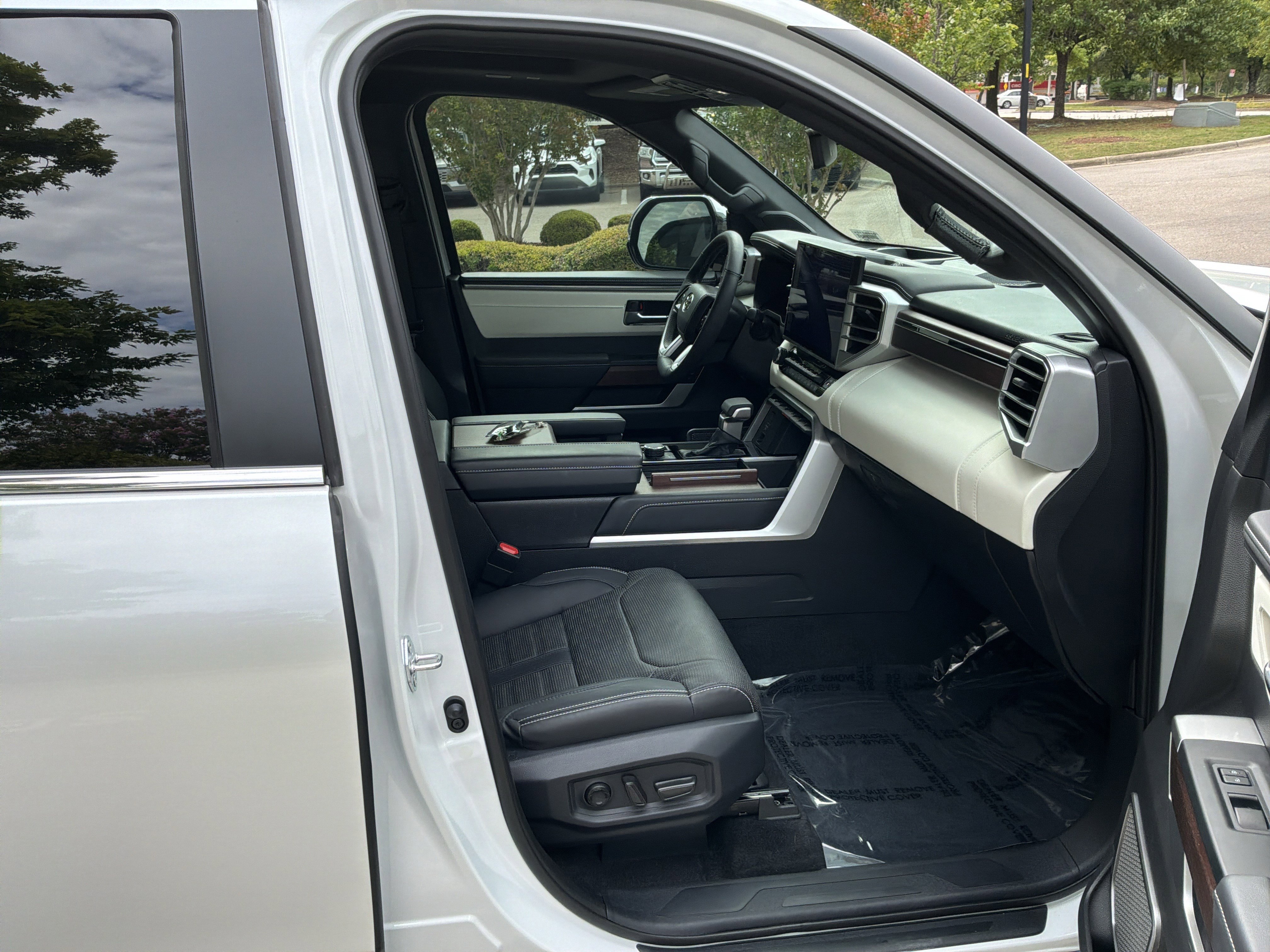 Used 2025 Toyota Sequoia Capstone AWD/4WD image 34