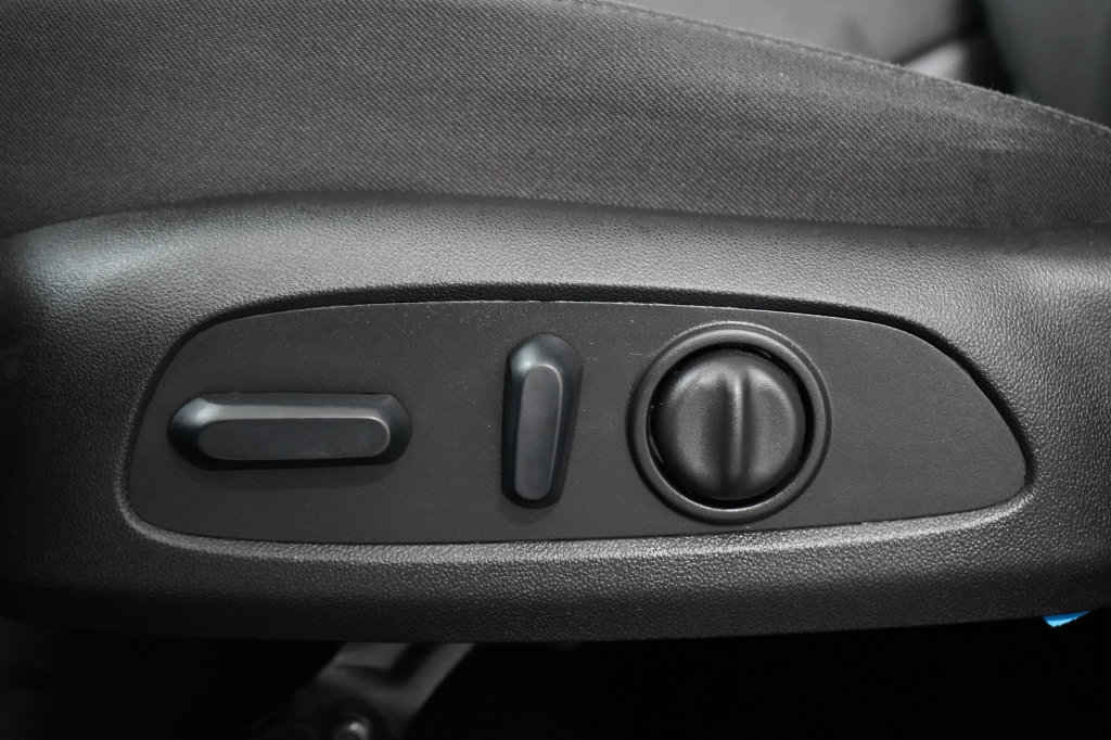 Used 2025 Chevrolet Malibu RS FWD image 17
