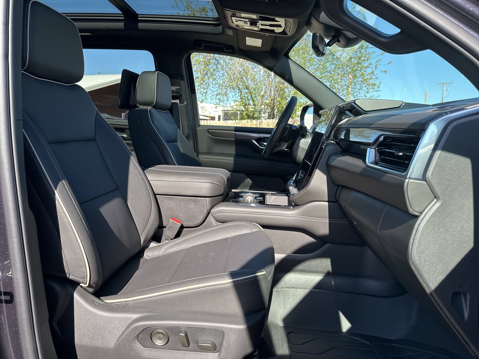 New 2026 GMC Yukon XL Elevation AWD/4WD image 34