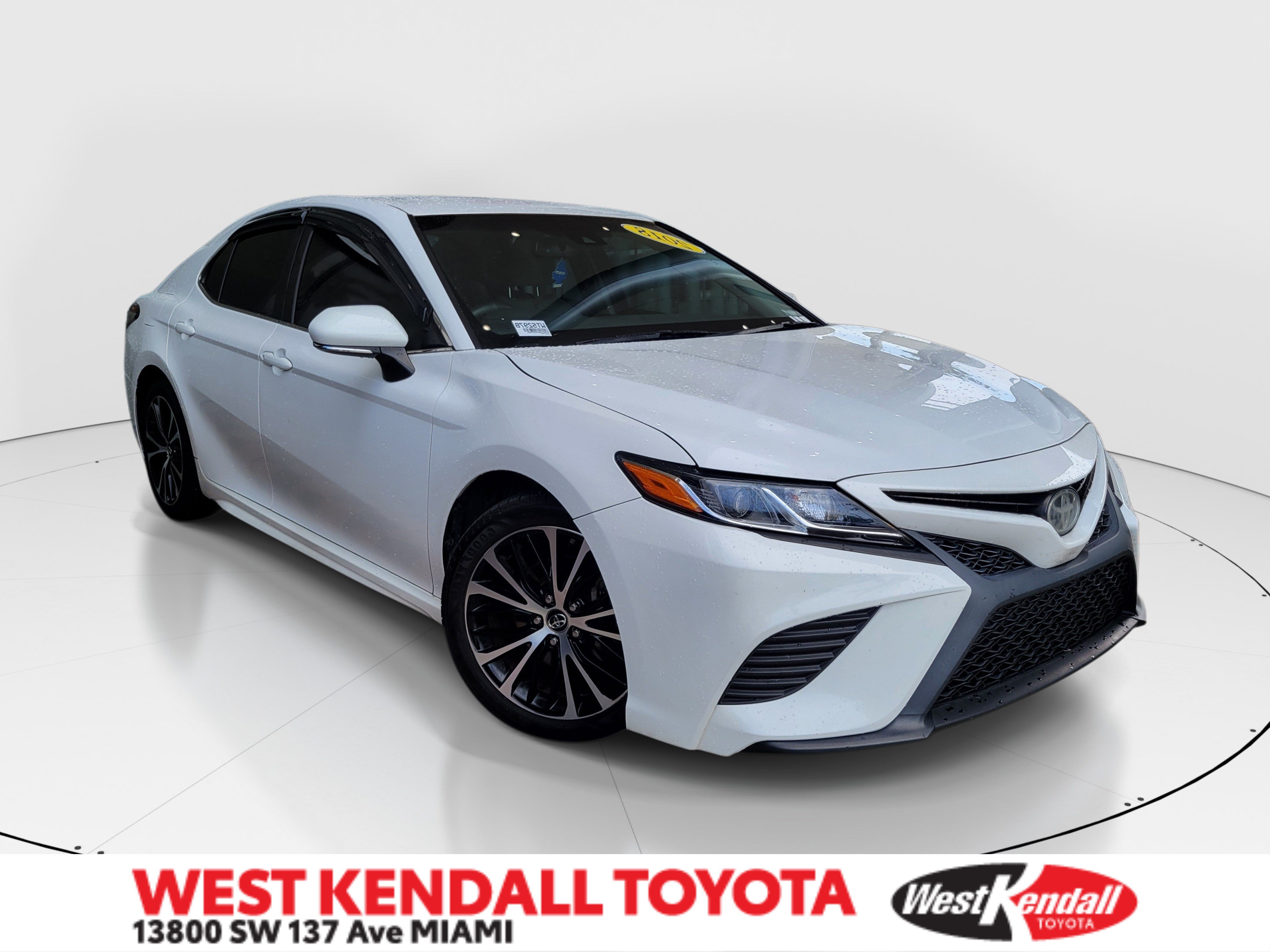 Used 2018 Toyota Camry SE w/ Convenience Package FWD image 1