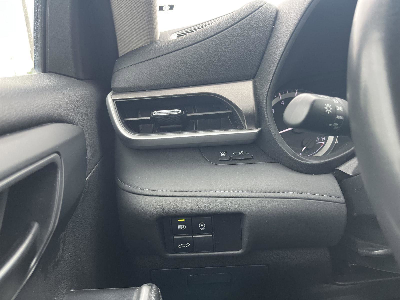 Used 2024 Toyota Highlander LE image 14