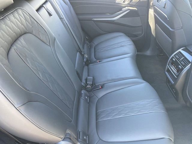 Used 2025 BMW X7 M60i image 12