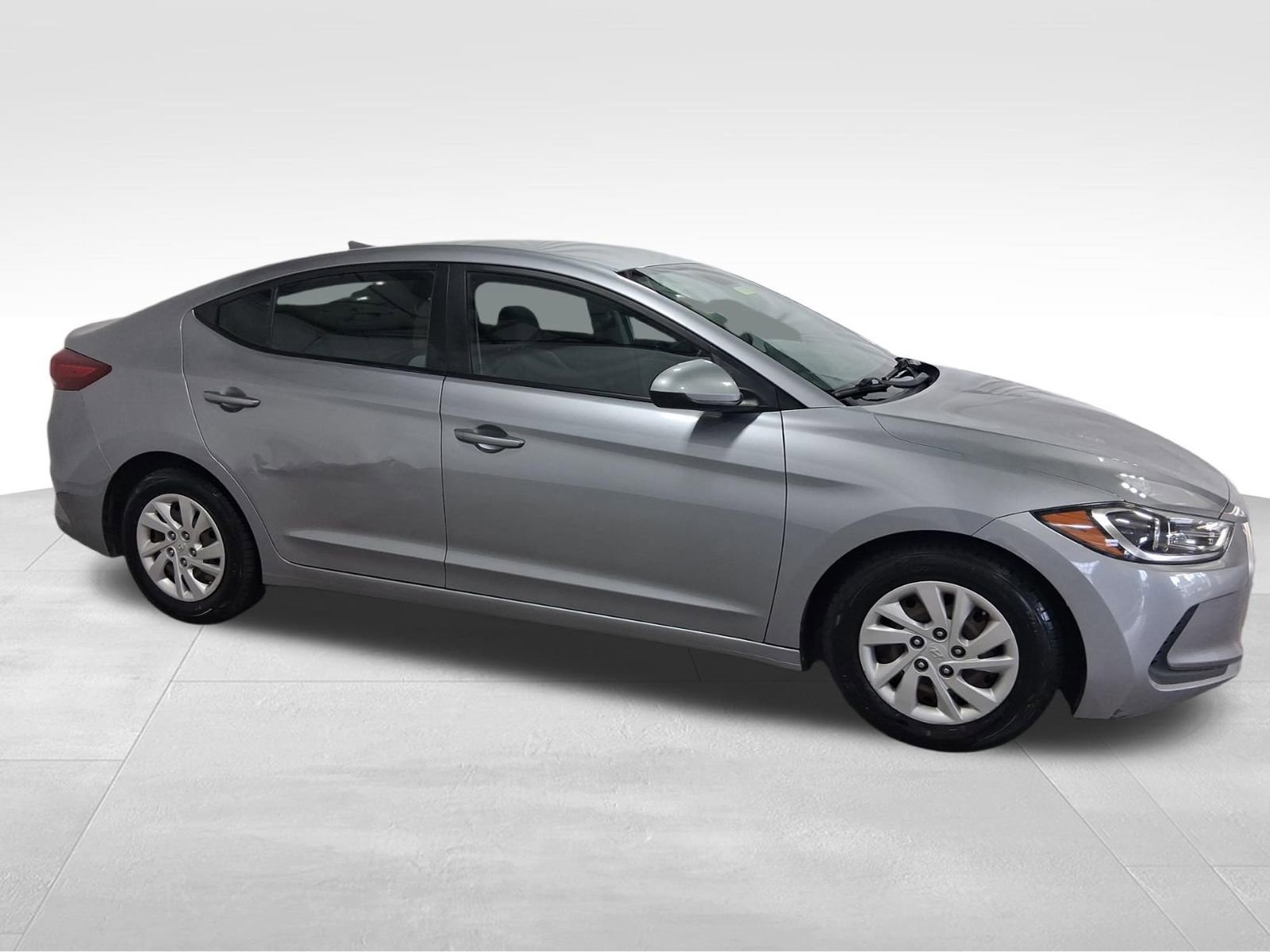 Used 2017 Hyundai Elantra SE image 3