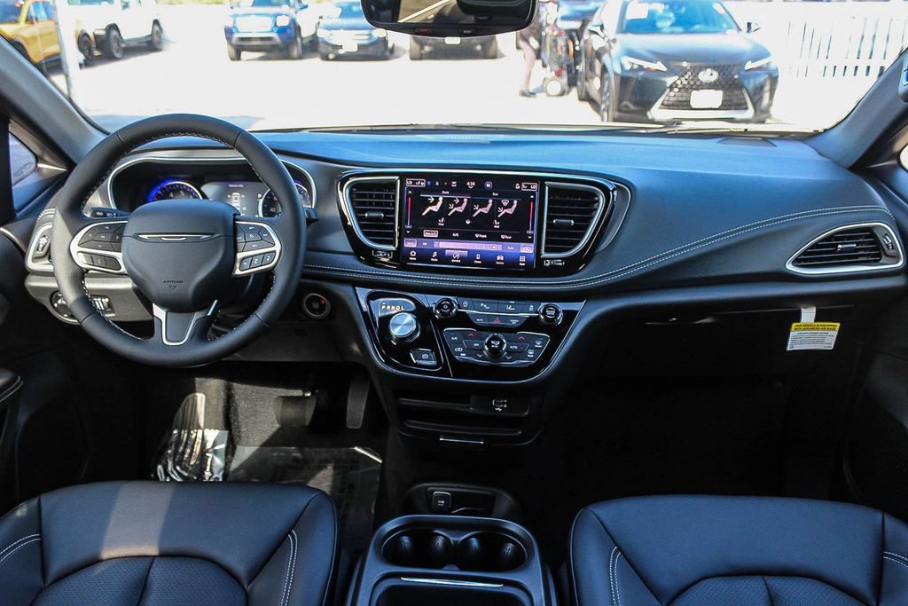 New 2027 Chrysler Pacifica Select FWD image 13