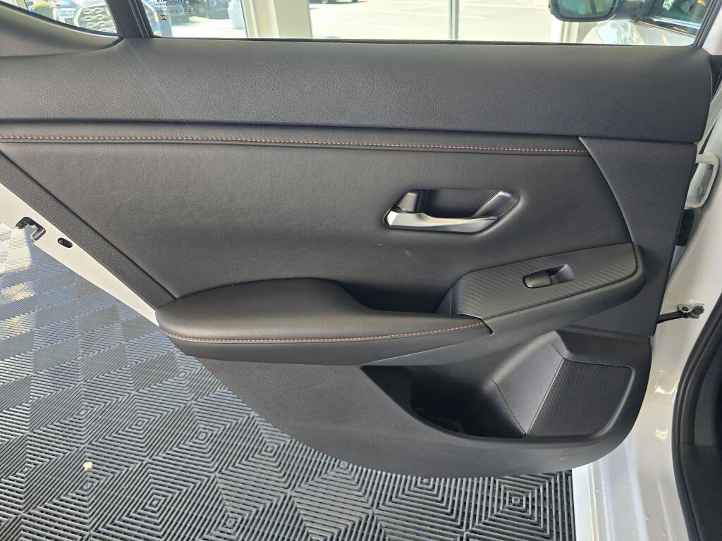 Used 2023 Nissan Sentra SR w/ SR Premium Package image 36