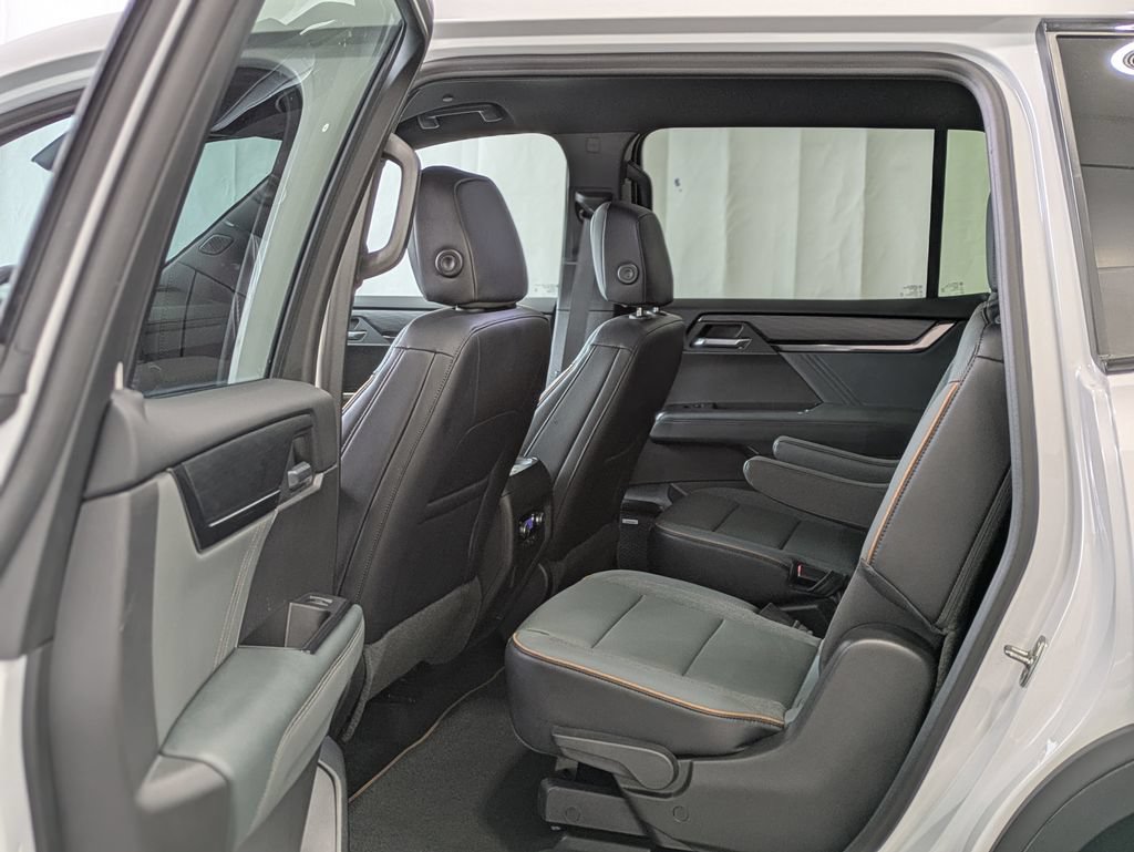 New 2026 GMC Acadia AT4 w/ LPO, Floor Liner Package AWD/4WD image 8