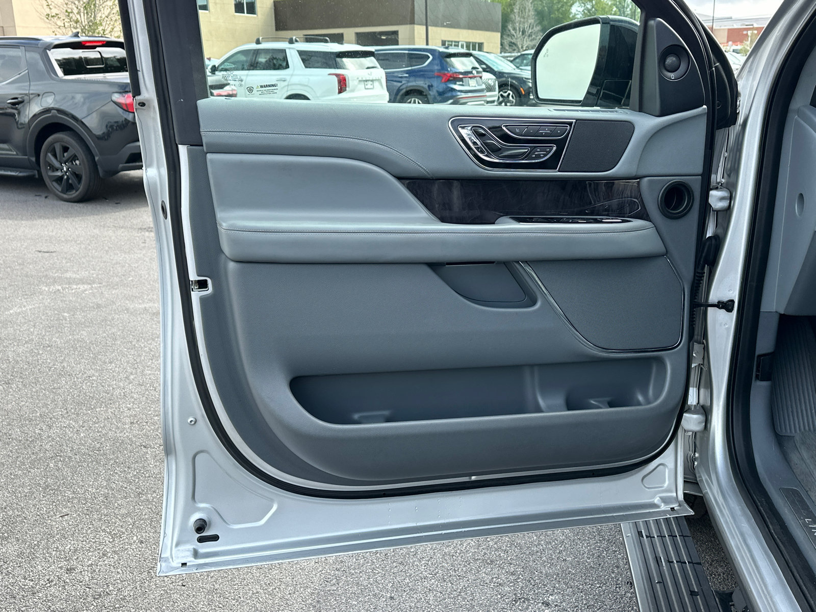 Used 2019 Lincoln Navigator Reserve AWD/4WD image 12