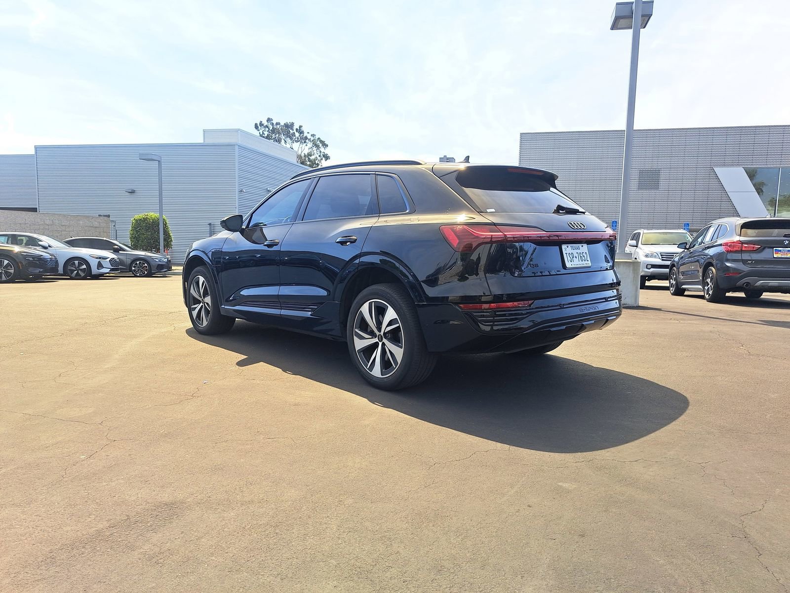 Used 2024 Audi Q8 e-tron Premium image 4