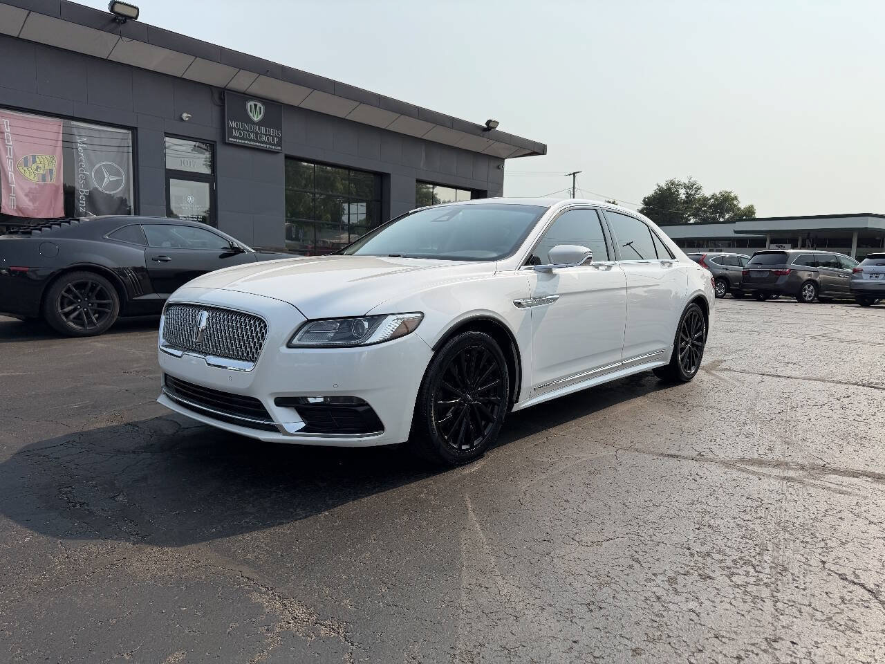 Used 2017 Lincoln Continental Select w/ Climate Package FWD image 2