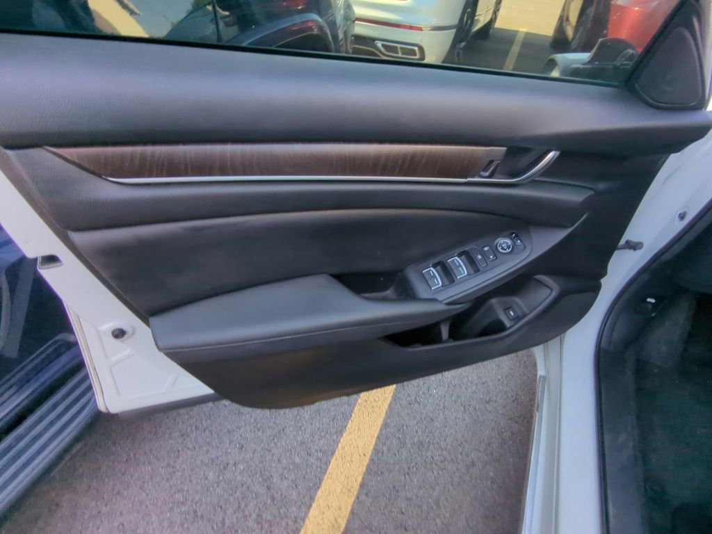 Used 2019 Honda Accord EX image 8