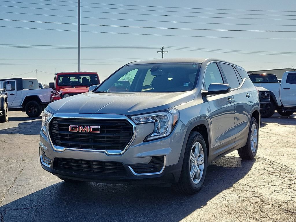 Used 2024 GMC Terrain SLE image 2