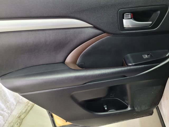Used 2016 Toyota Highlander XLE image 35