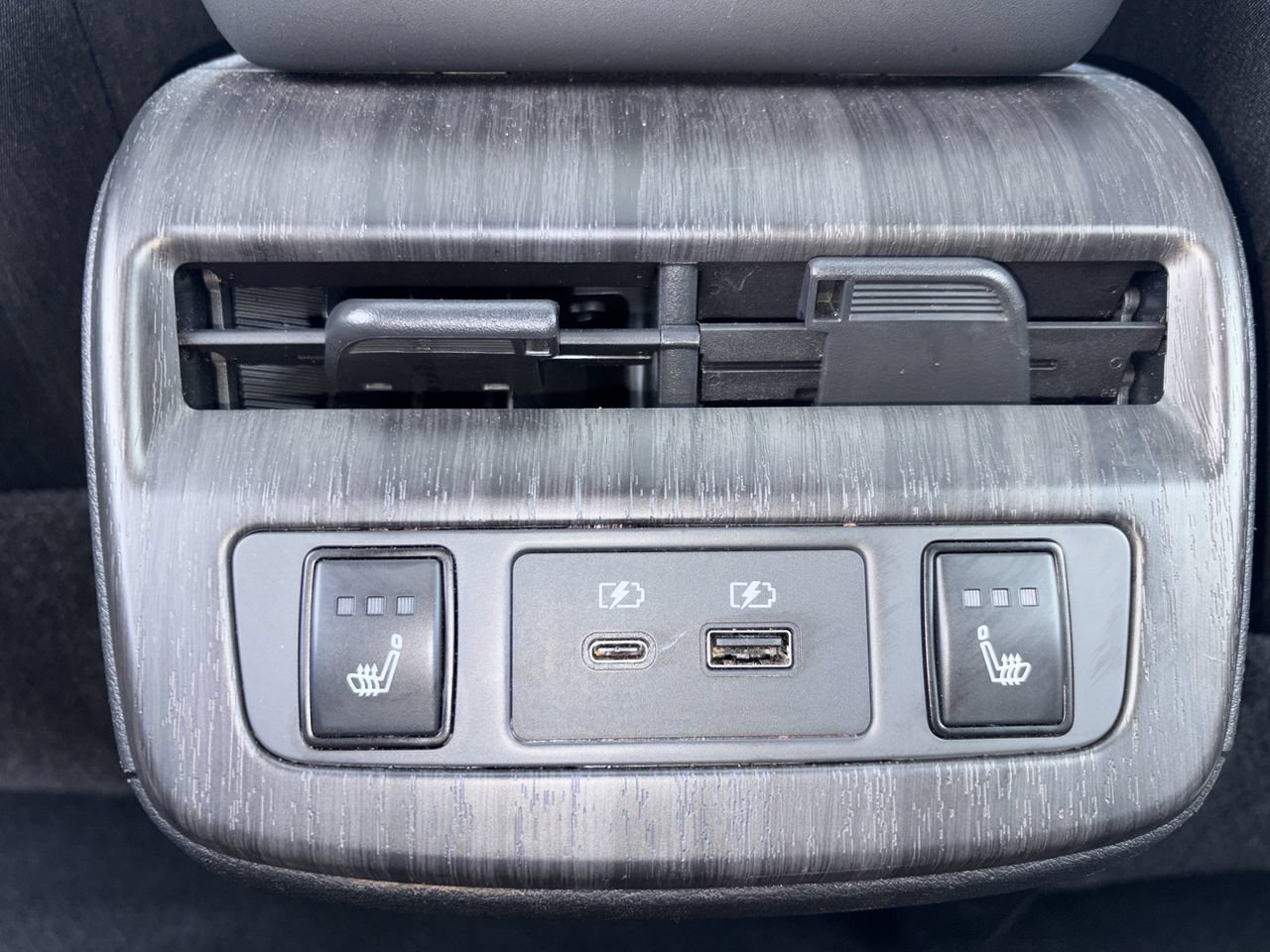 Certified 2024 Nissan Ariya AWD image 32