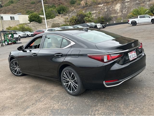 Used 2023 Lexus ES 250 w/ Premium Package AWD/4WD image 3