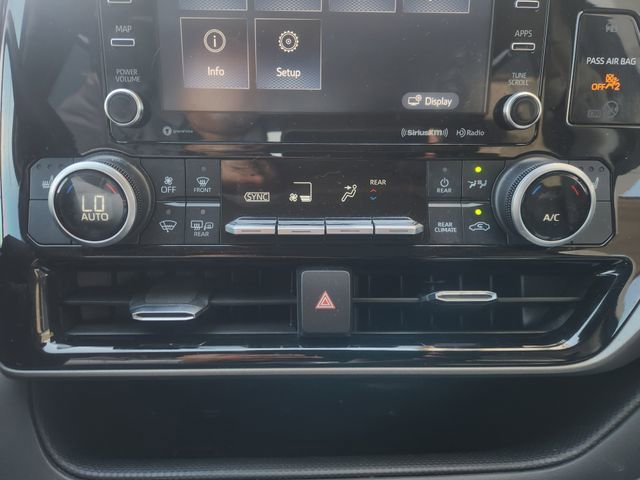 Used 2021 Toyota Highlander XLE image 18