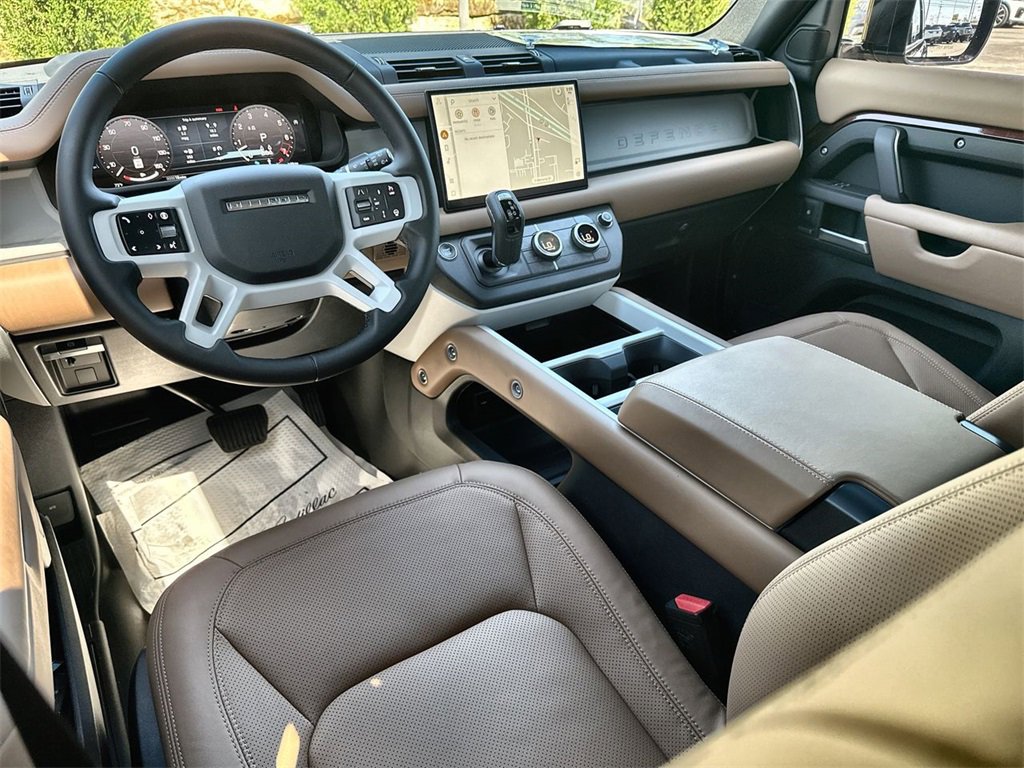 Used 2025 Land Rover Defender 130 X-Dynamic SE image 13