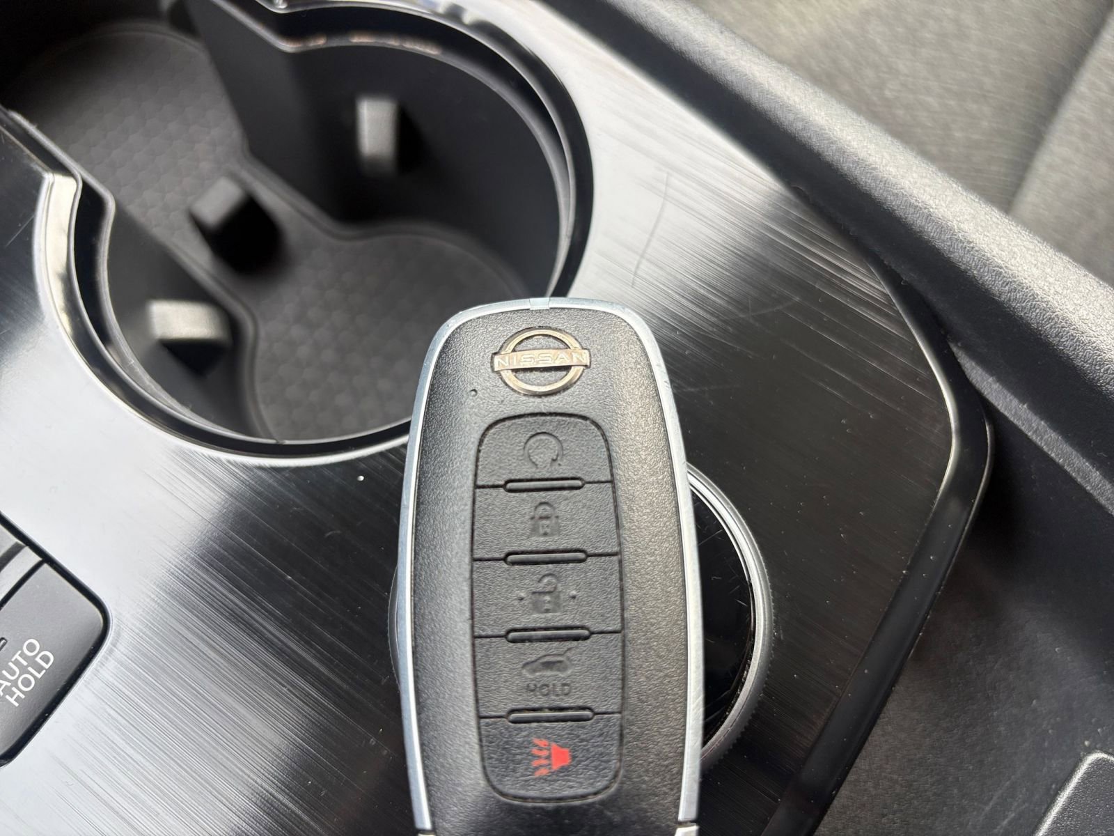 Used 2025 Nissan Rogue SV image 27