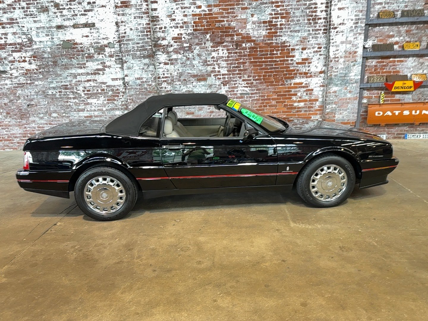 Used 1993 Cadillac Allante FWD image 4