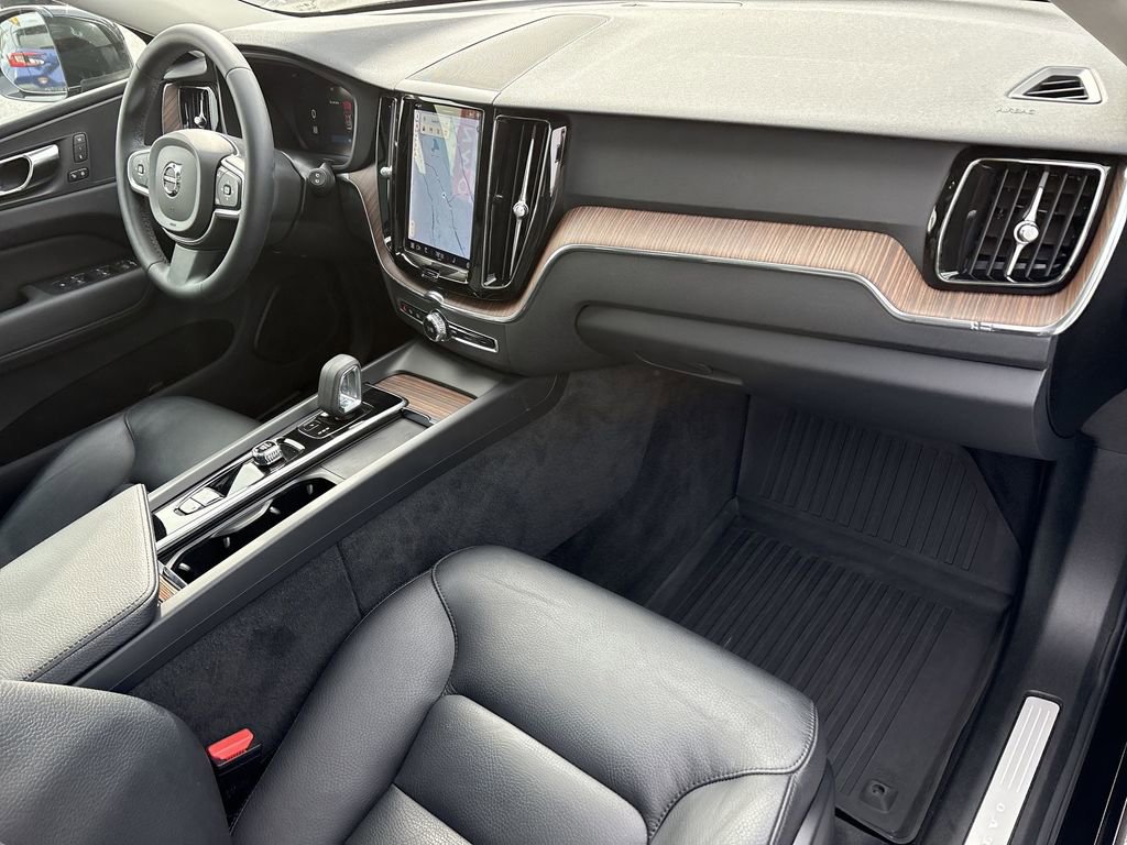 Used 2022 Volvo XC60 B5 Momentum w/ Climate Package image 29