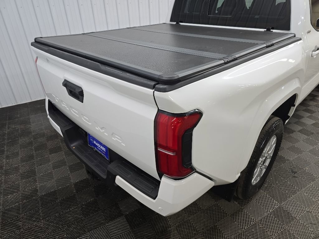 Used 2024 Toyota Tacoma SR5 AWD/4WD image 11