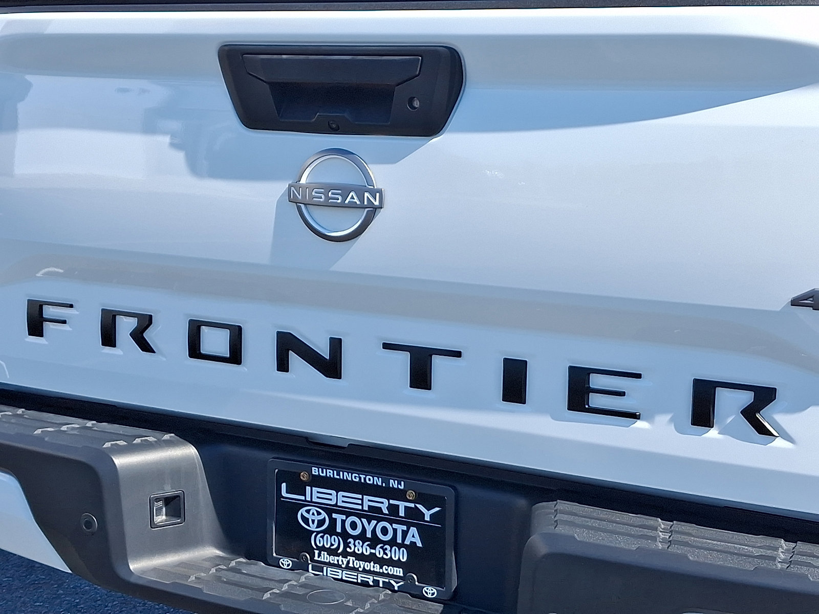 Used 2025 Nissan Frontier SV image 31