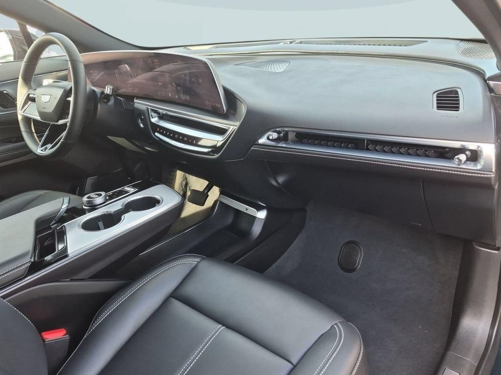 Used 2024 Cadillac Lyriq Tech AWD/4WD image 31