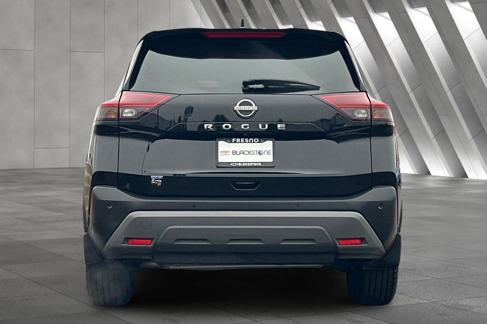 Used 2023 Nissan Rogue S image 5