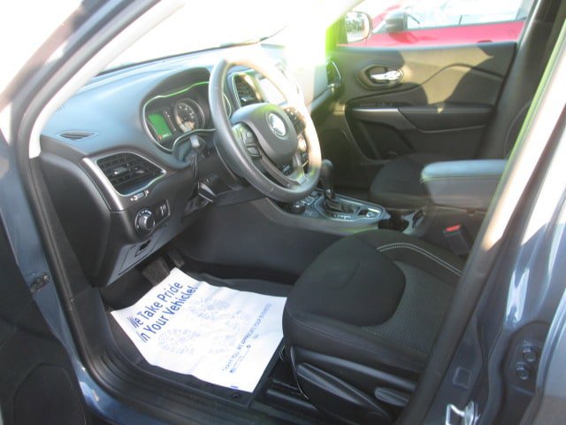 Used 2021 Jeep Cherokee Latitude AWD/4WD image 13