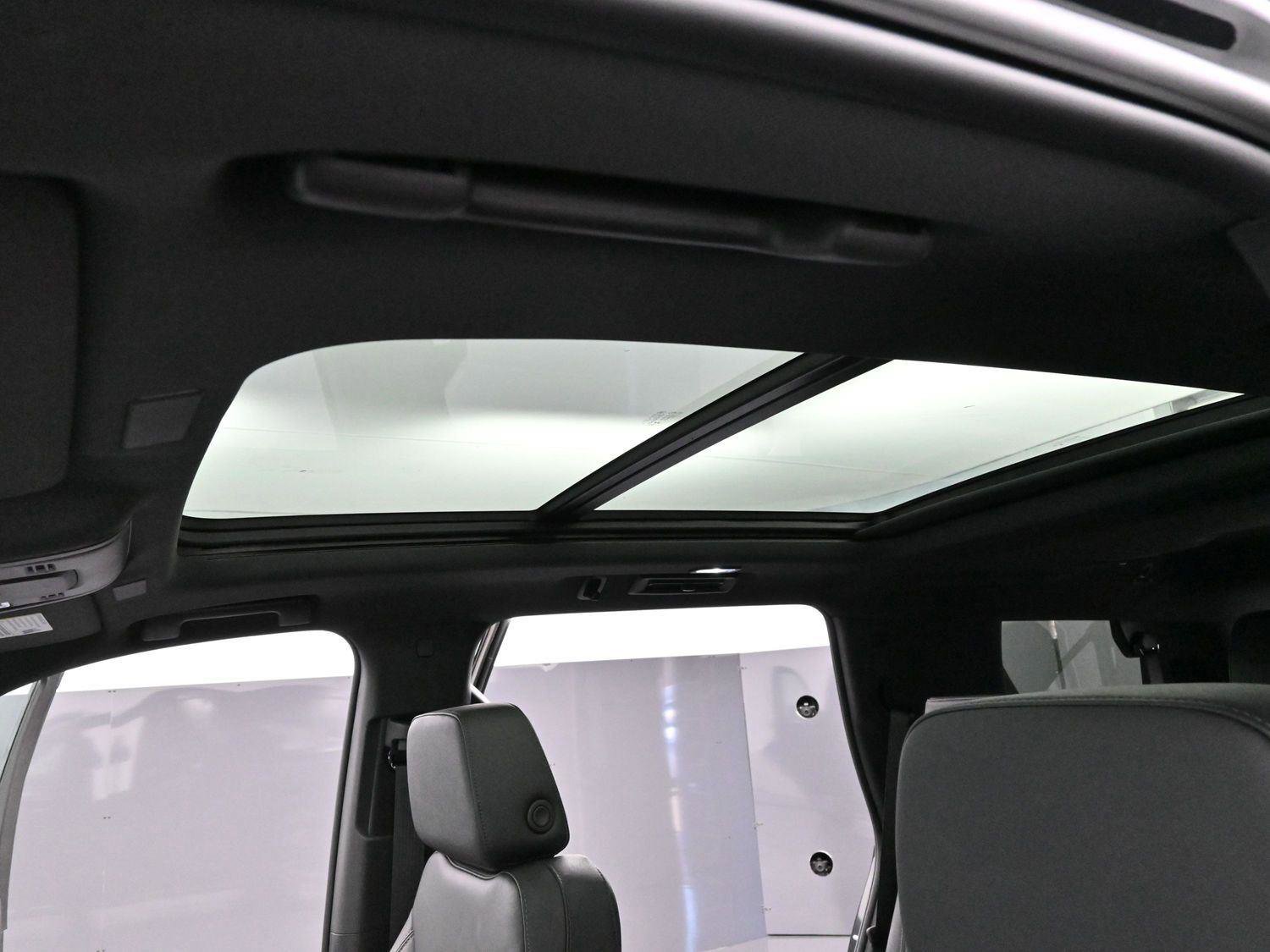 Used 2025 Chevrolet Tahoe Z71 w/ Z71 Off-Road Package image 32